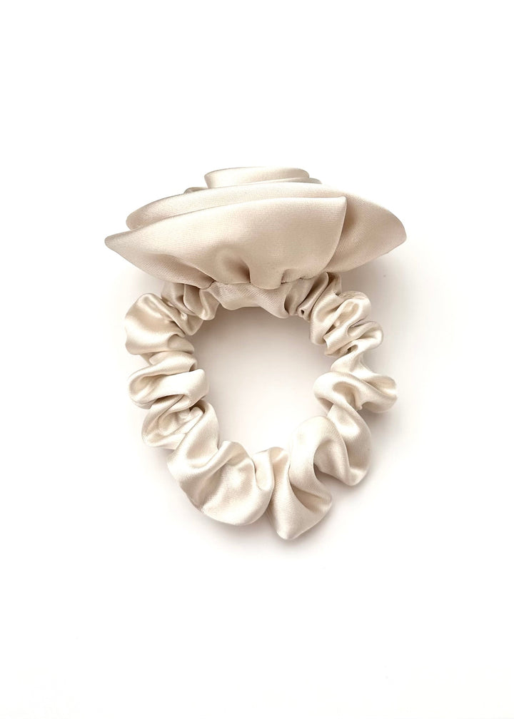 Beige rose-shaped satin scrunchie, Luvertta