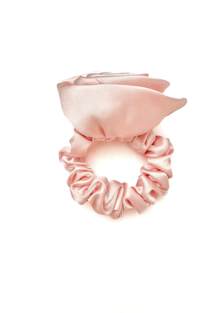Pastel pink rose-shaped satin scrunchie, Luvertta