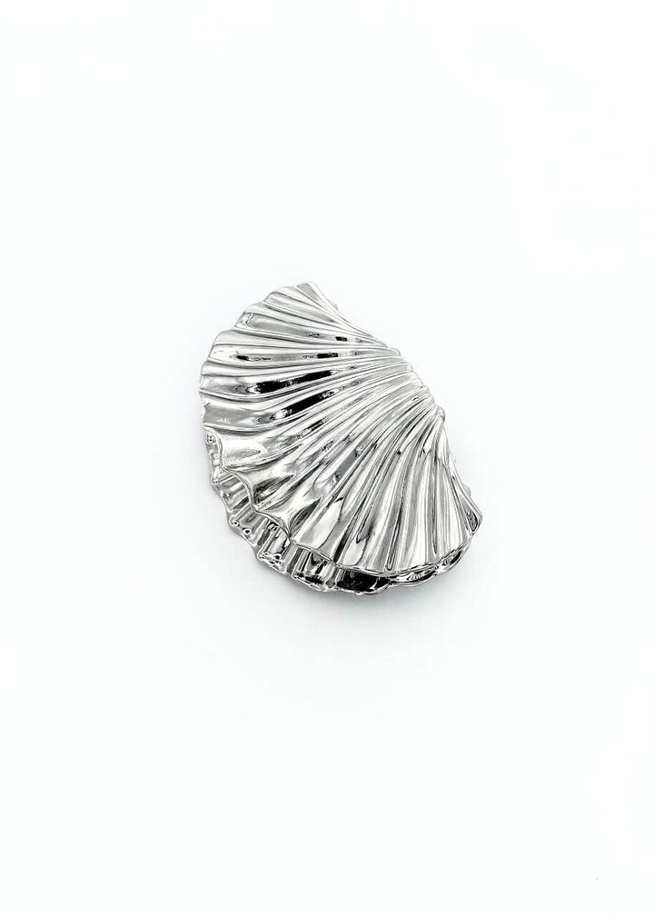 Seashell-shaped hair claw in polished gold metal, Luvertta
