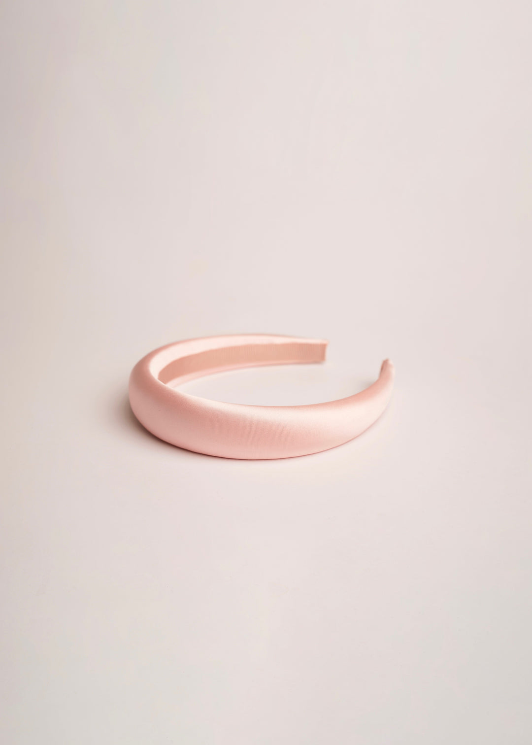 Penelope gepolsterter Satin-Haarreif in Champagnergold