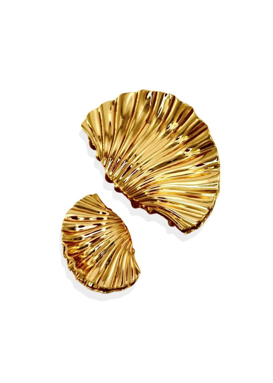 Seashell-shaped hair claw in polished gold metal, Luvertta