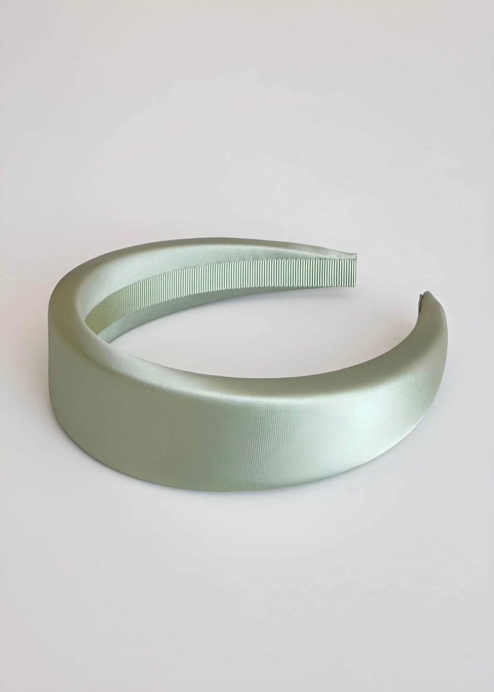Lilly extra padded satin headband, pronounced silhouette, Luvertta