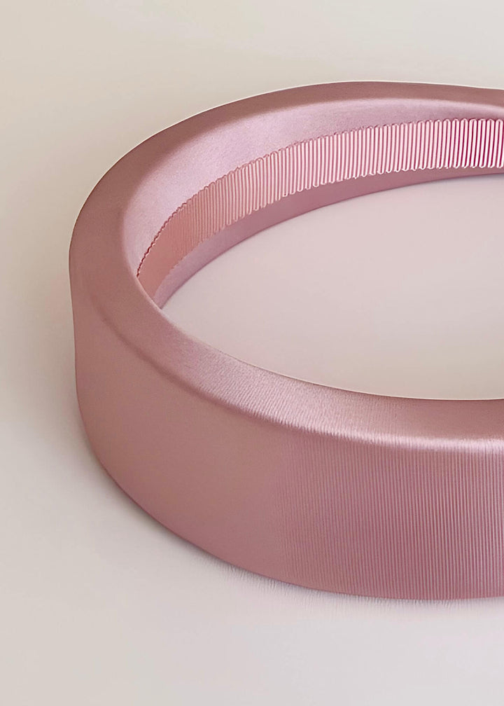 Lilly extra padded satin headband, pronounced silhouette, Luvertta