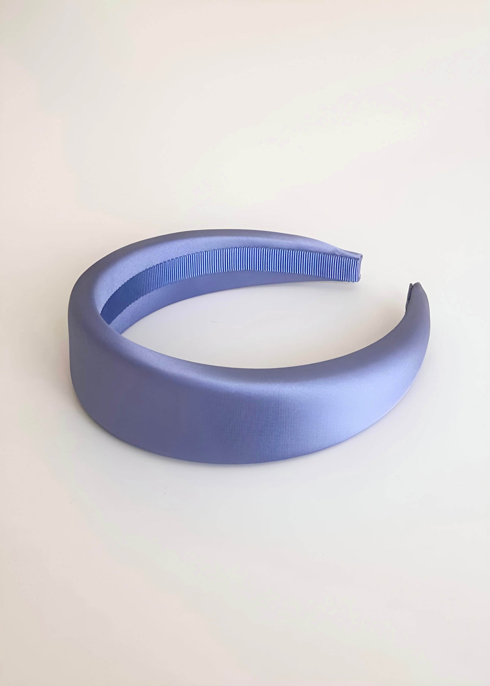 Lilly extra padded satin headband, pronounced silhouette, Luvertta