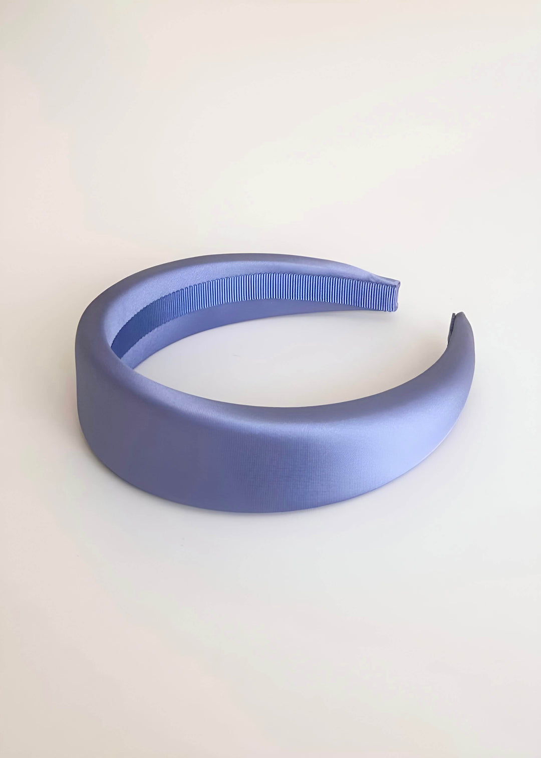 Lilly extra padded satin headband, pronounced silhouette, Luvertta