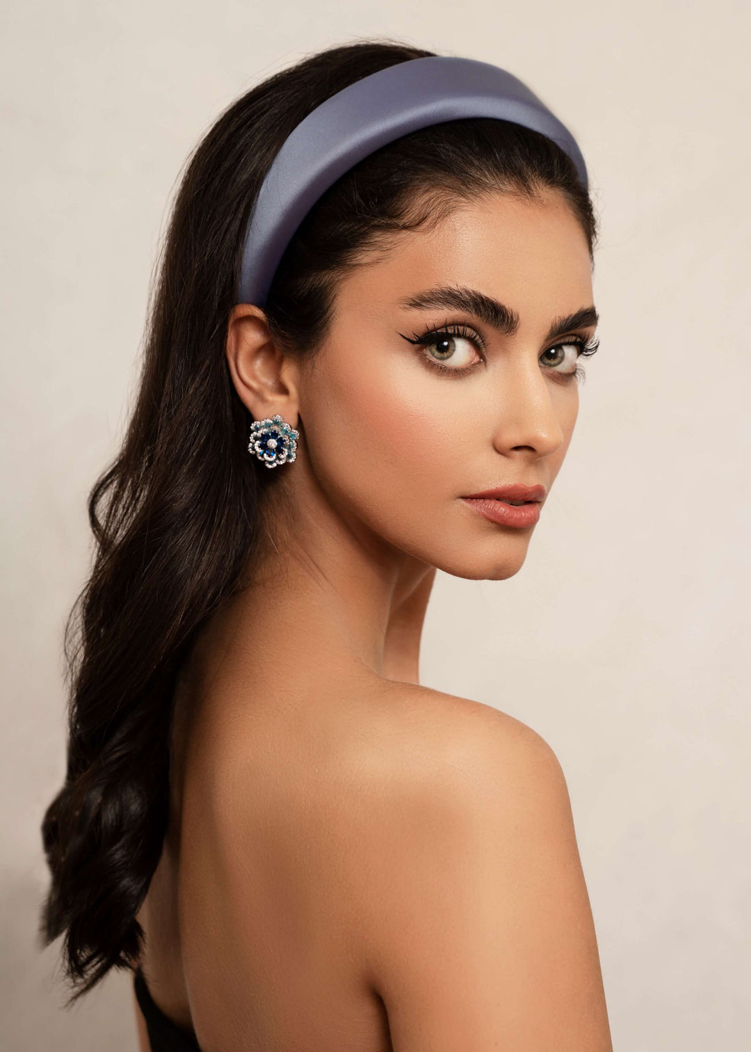 Lilly extra padded satin headband, pronounced silhouette, Luvertta