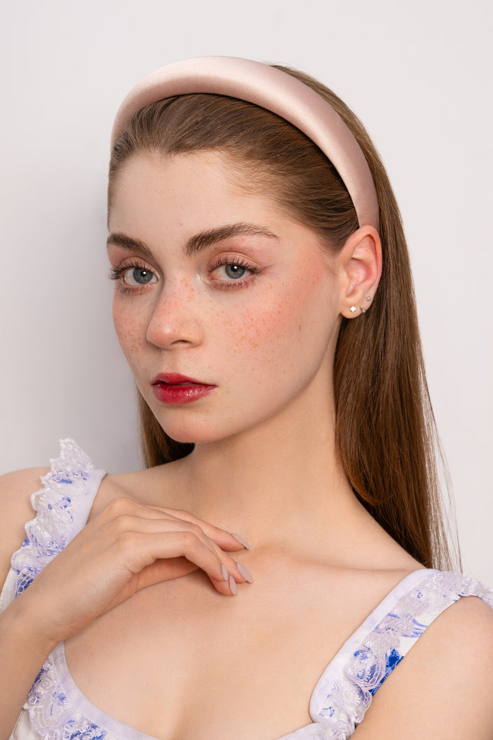 Penelope gepolsterter Satin-Haarreif in Perlrosa