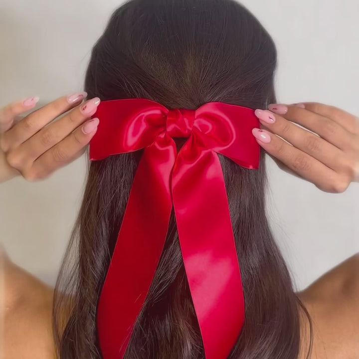 Charlotte Satin-Haarschleife in Rot